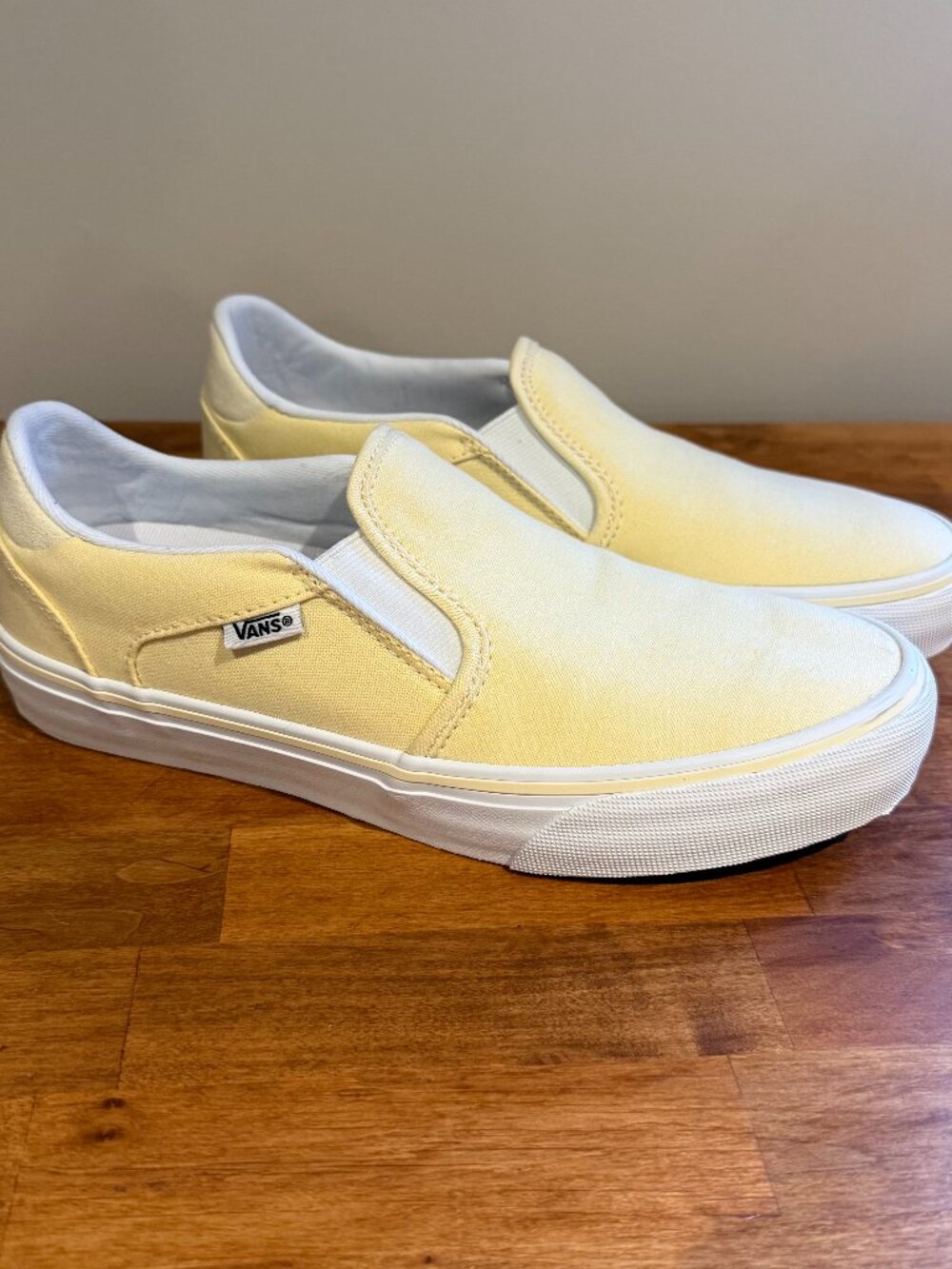 NEW Vans Women's Asher Deluxe Slip-On Sneaker Sz 8.5 8 1/2